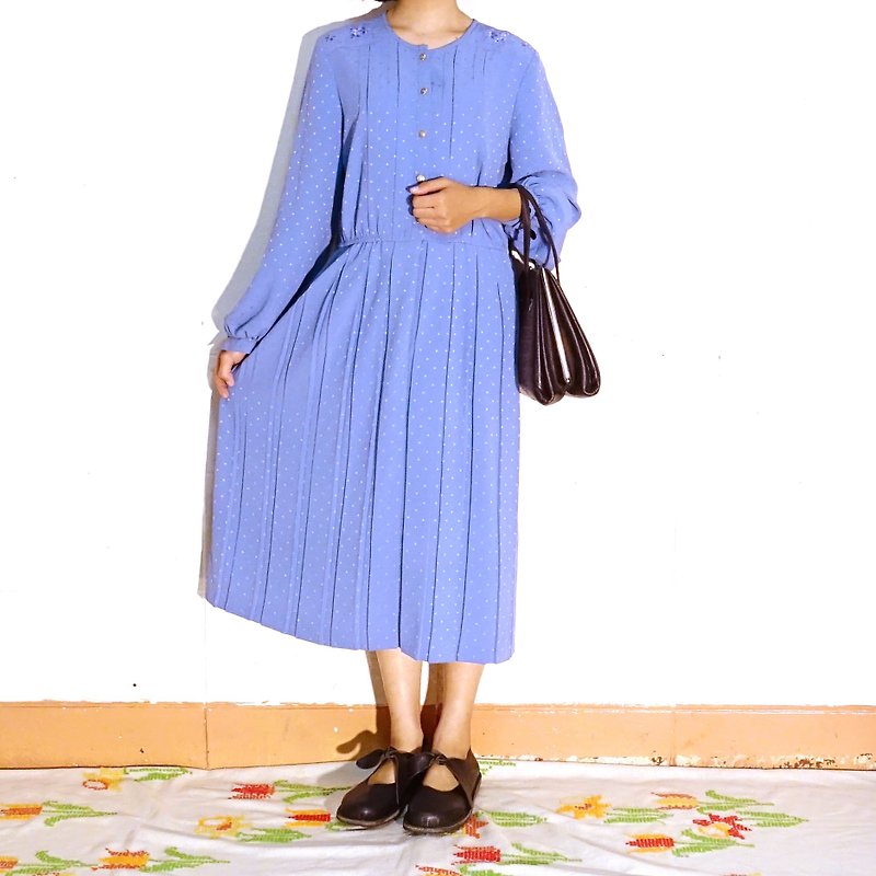 BajuTua/古著/氣質款粉藍百褶繡花洋裝 blue vintage dress - 洋裝/連身裙 - 其他材質 藍色