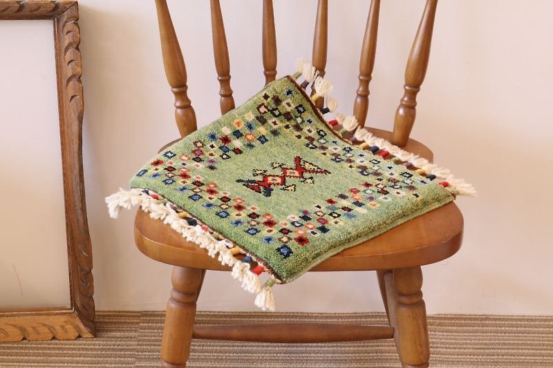 イエローグリーン 手織り 絨毯 座布団サイズ ウール 草木染め Turkish kilim - 絨毯・カーペット - その他の素材 グリーン