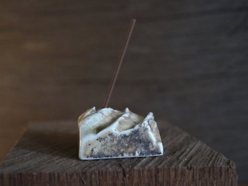 層岩線香座_101 - 香氛蠟燭/燭台 - 瓷 咖啡色