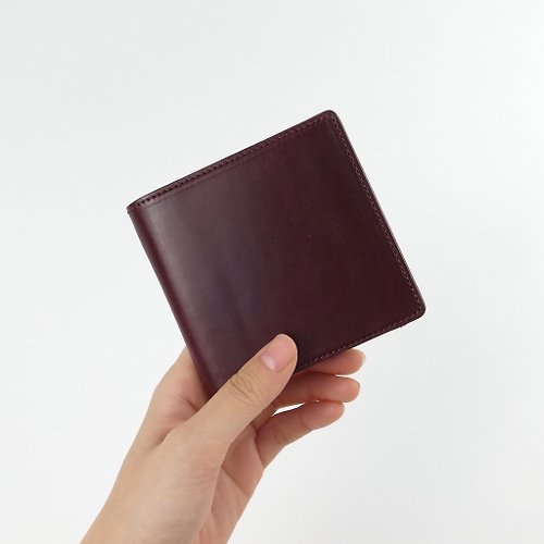 com-ono 立ち上がるカードケースが特徴。小さく薄い二つ折り財布