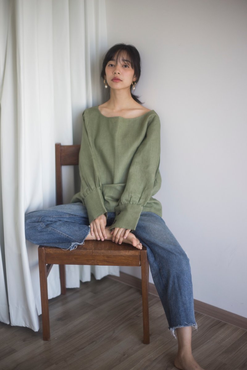 Linen bateau neck blouse in Matcha Green - 女上衣/長袖上衣 - 棉．麻 綠色