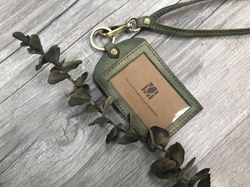 Hand-dyed and dried eucalyptus leaf color-full hand-stitched texture identification card set/customizable service - ที่ใส่บัตรคล้องคอ - หนังแท้ สีเขียว