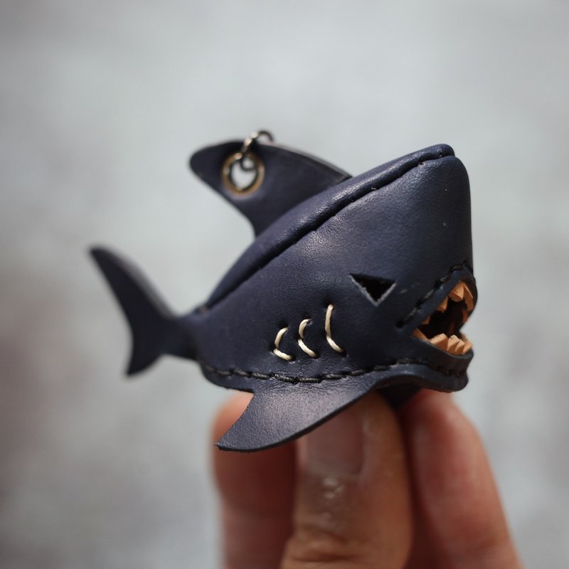 純手工製 迷你 深藍 鯊魚 鑰匙圈 shark Key holder - 鎖匙扣/鎖匙包 - 真皮 藍色