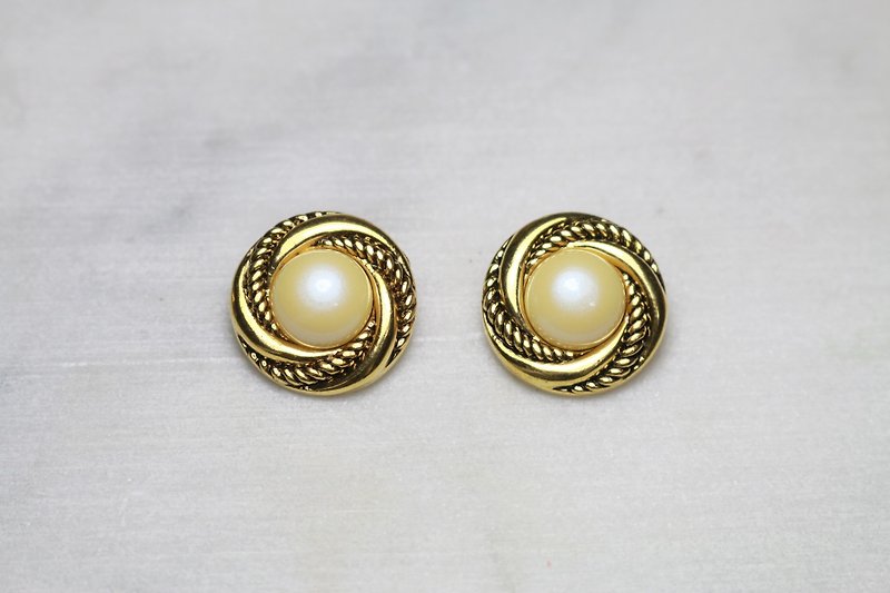 // VÉNUS 复古 vintage pearl earrings // ve129 - ต่างหู - พลาสติก สีทอง