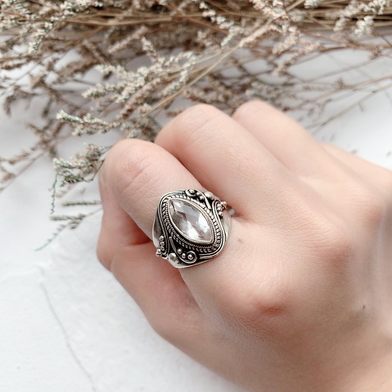 白水晶925純銀戰士風格戒指 尼泊爾手工銀飾 - 戒指 - 寶石 銀色