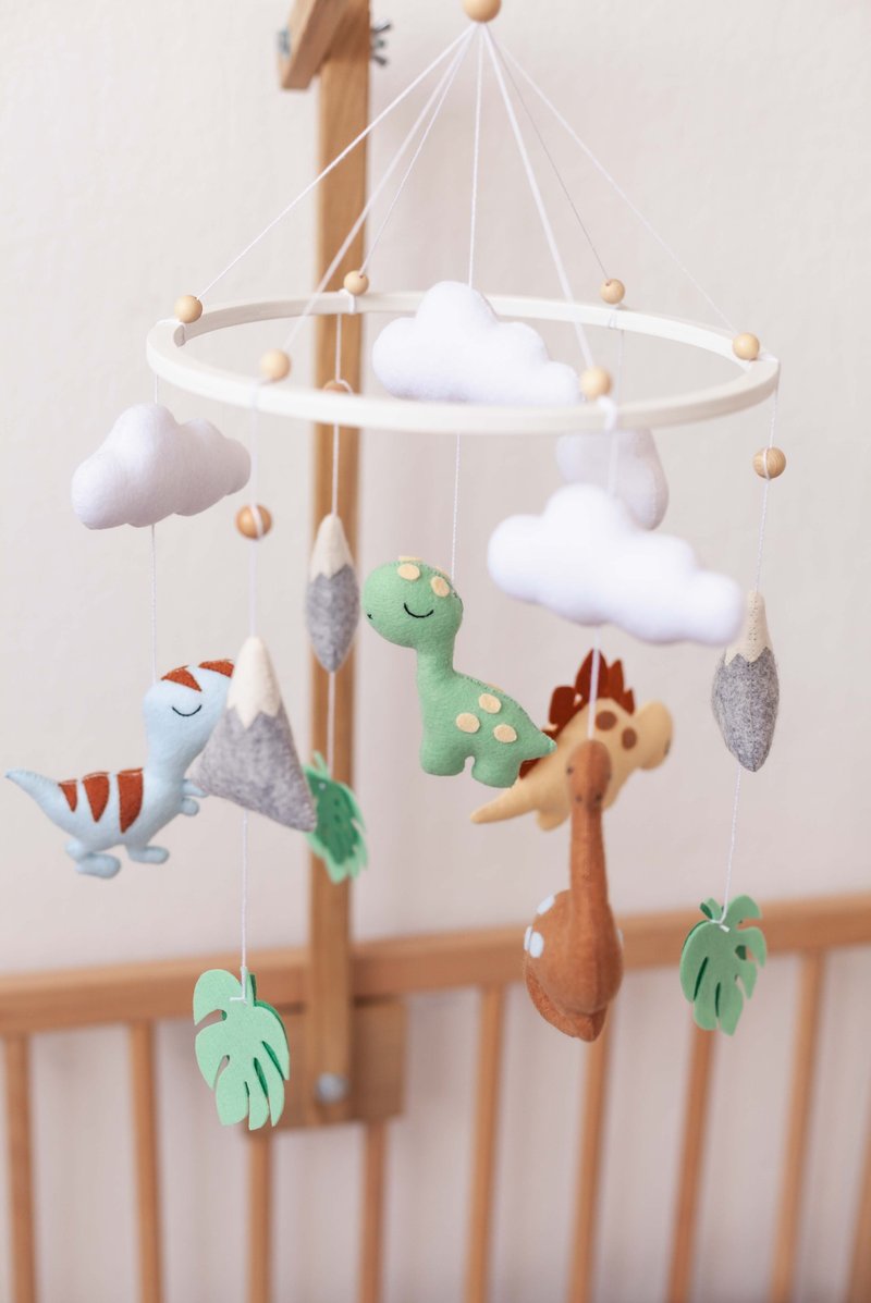 Dinosaur baby mobile Dino mobile Newborn gift idea Felt baby