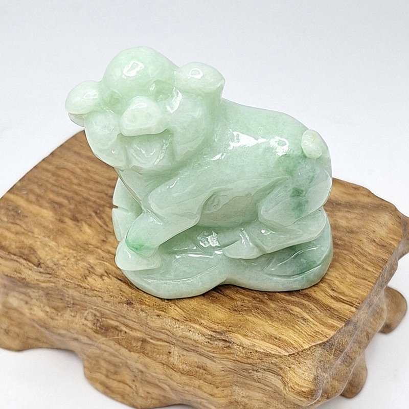 Ice green hand-carved piglet ornament | Natural Burmese jade A grade jadeite - Necklaces - Jade 