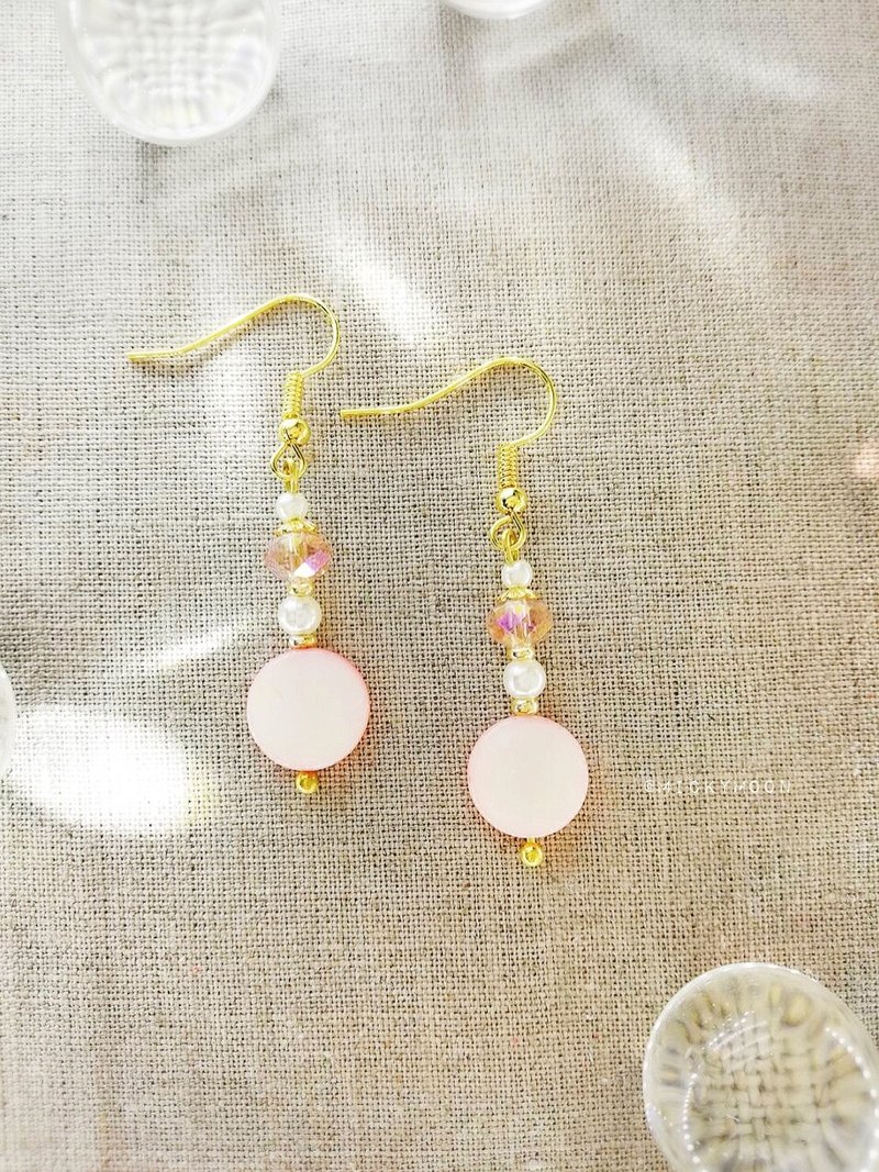 Handmade bead earring - 耳環/耳夾/耳骨夾 - 塑膠 粉紅色