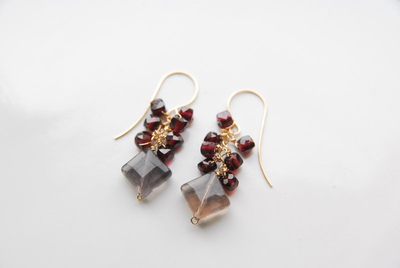 Cube garnet and fluorite earrings 14kgf - แหวนทั่วไป - เครื่องประดับพลอย สีแดง