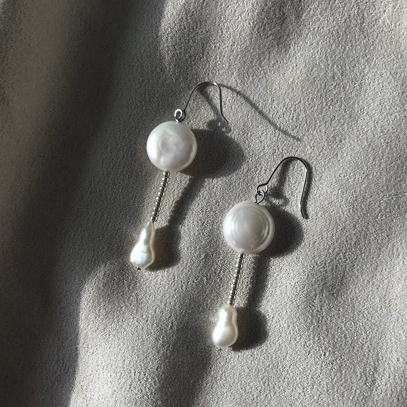 Mermaid pearl short earrings - Earrings & Clip-ons - Pearl White