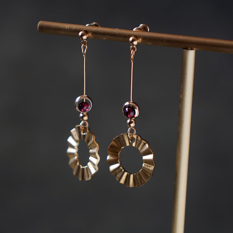 Phosphorescent red Stone earrings - clip-on can be made - ต่างหู - ทองแดงทองเหลือง สีดำ