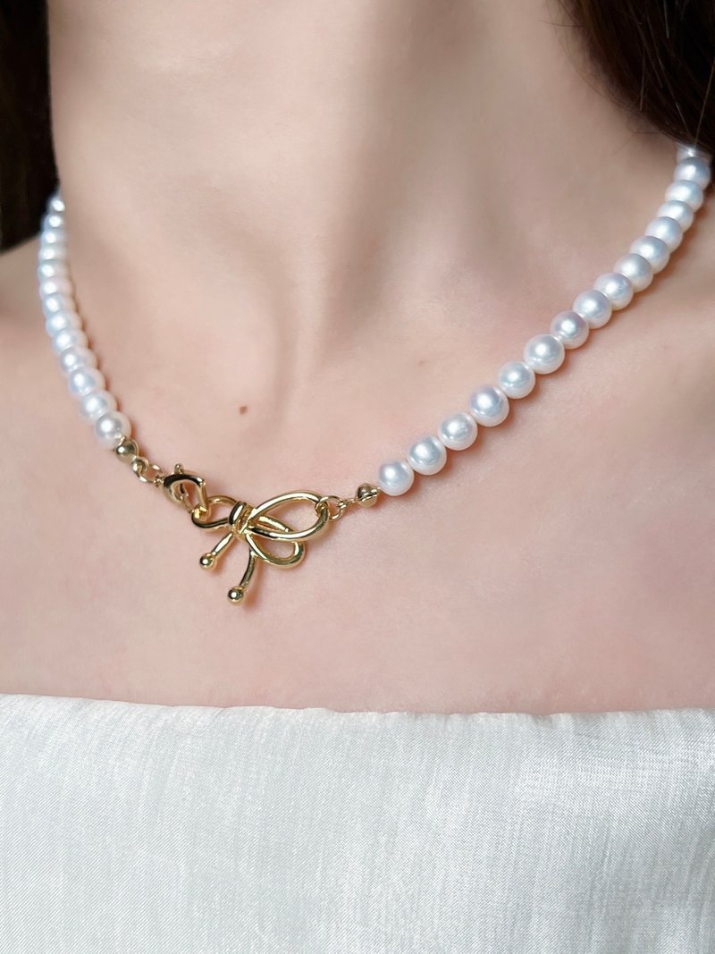 優質天然淡水近圓珍珠配電鍍14K真金蝴蝶結項鍊 - 項鍊 - 珍珠 金色