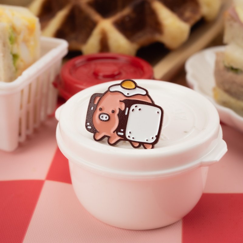 Pork Katsu Sando Dyed Enamel Pin — Cute Food Illustrations | Pork Sandwich - 徽章/別針 - 其他金屬 咖啡色
