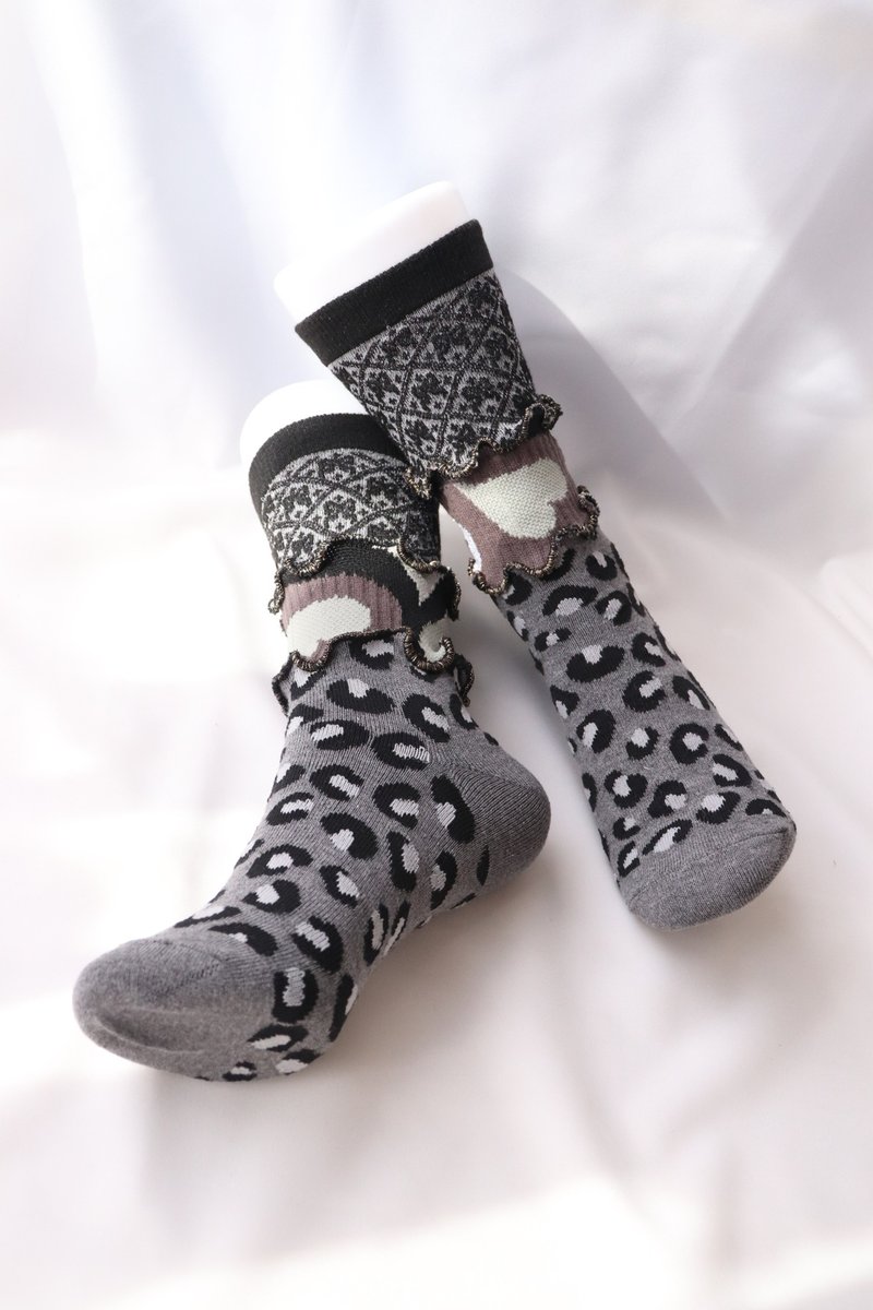 Black heart leopard print colorful mellow socks flashy socks unique 22.5-25 women's socks - Socks - Other Materials Black