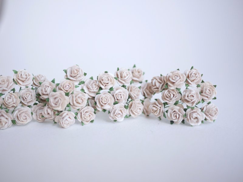 Paper Flower, DIY 100 pieces mulberry rose size 0.8 cm., pale brown colors. - 其他 - 紙 卡其色