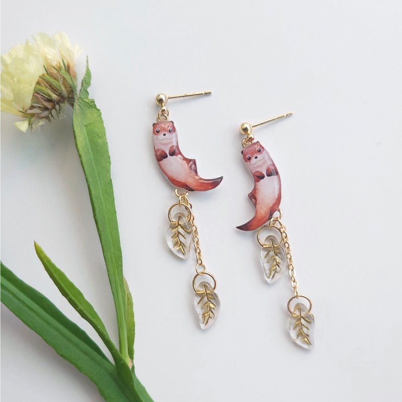 Animal series-Otter Czech glass earrings/ Clip-On - Earrings & Clip-ons - Resin Multicolor