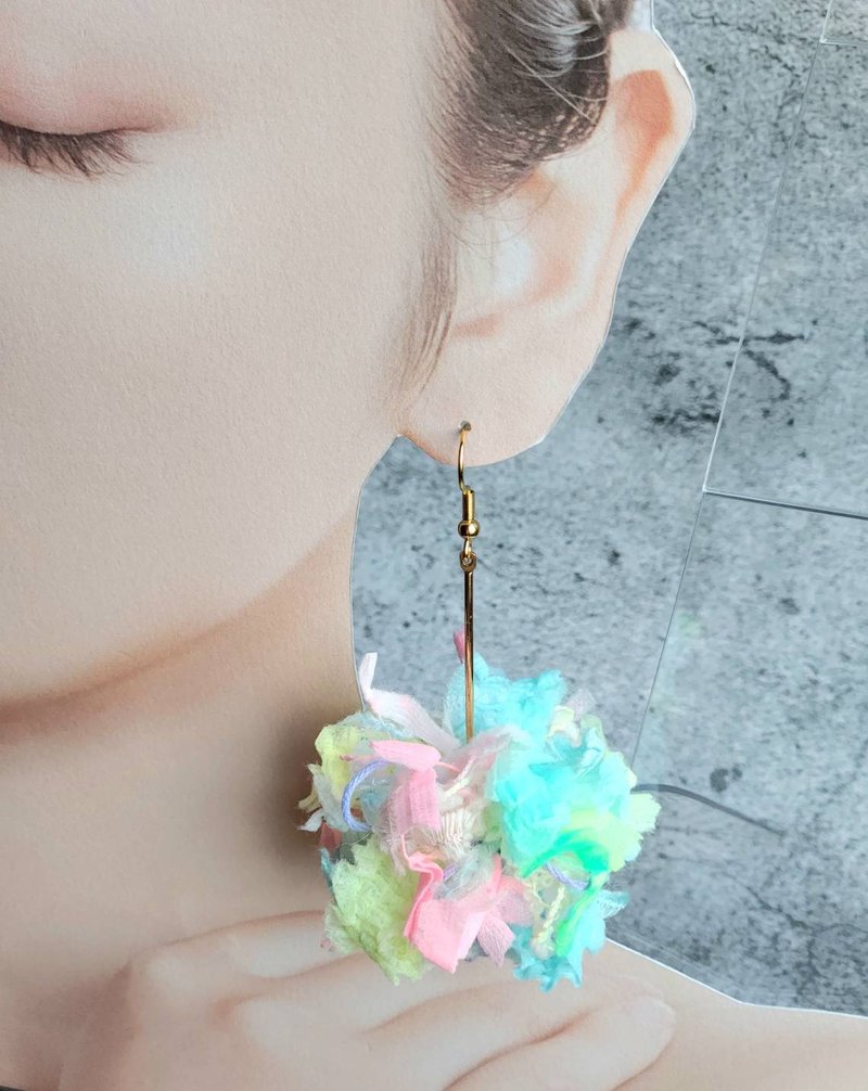 長長的垂墜紗線耳環　cotton candy - 耳環/耳夾/耳骨夾 - 其他人造纖維 多色