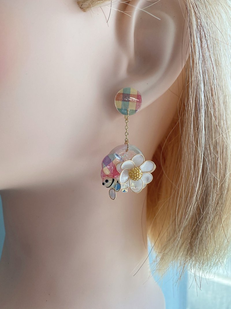 小蜜蜂菊花、耳環、耳夾 - 耳環/耳夾 - 樹脂 多色
