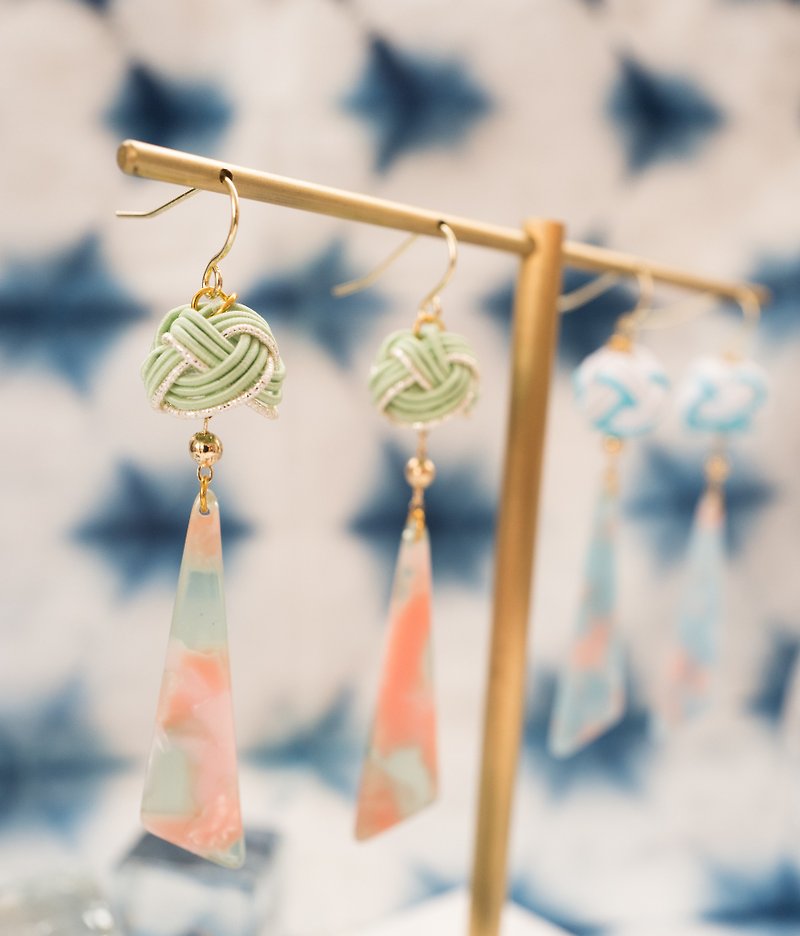 Wind chimes Mizuhiki earrings - ต่างหู - อะคริลิค หลากหลายสี