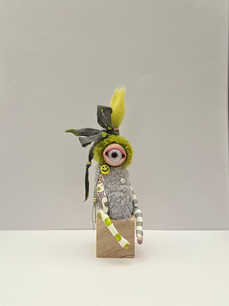 Miniature ooak monster doll, monster doll handmade _ READY TO SHIP! - 公仔/玩偶 - 其他材質 灰色