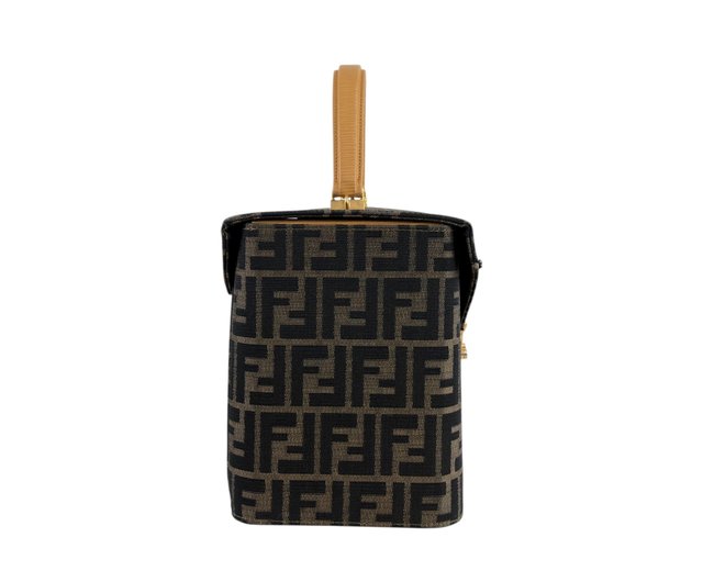 日本直送 名牌中古包 】FENDI フェンディ ズッカ ハンドバッグ