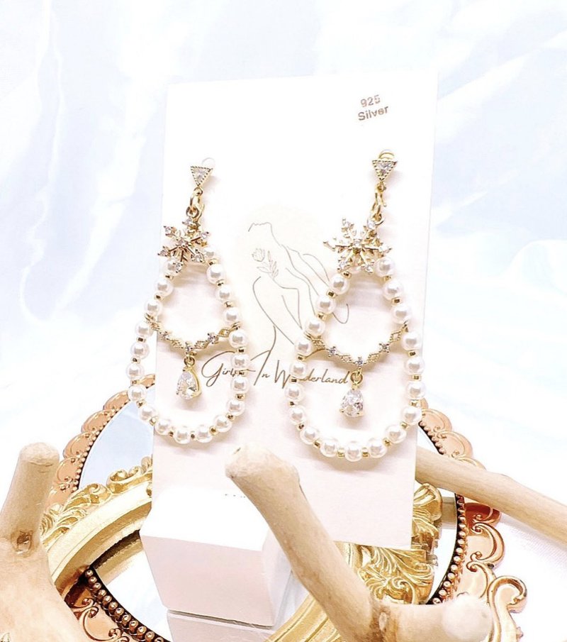 |Gorgeous and Elegant| Temperamental Pearl Snowflake Water Drop Hao Stone Earrings - ต่างหู - โลหะ สีทอง