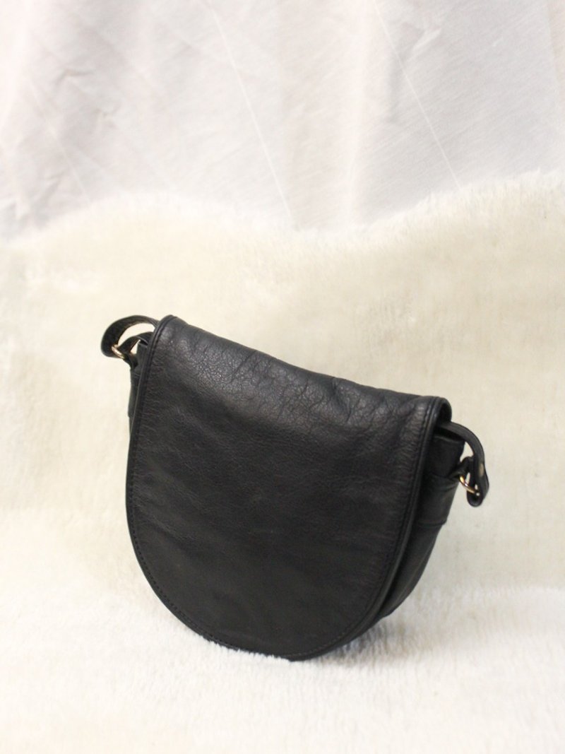 Vintage European Simple Half Moon Shaped Black Side Back Out Antique Second Hand Bag Vintage Bag - Messenger Bags & Sling Bags - Faux Leather Black