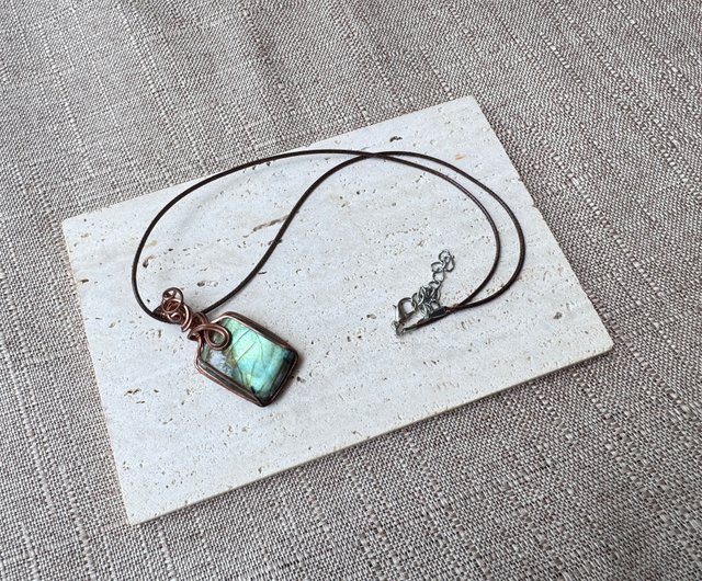 ラブラドライト ワイヤーラッピング ペンダント 221105 ワイヤーラッピングラブラドライトブロンズワイヤー