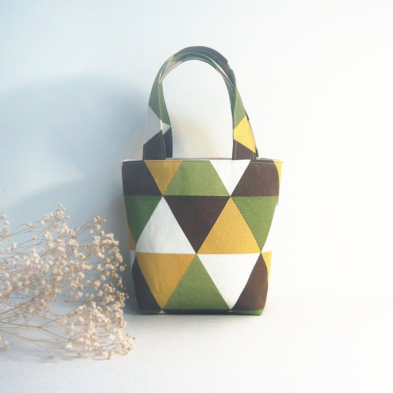 Ready-made handmade triangular contrasting handbag meal bag - Brown and green - กระเป๋าถือ - ผ้าฝ้าย/ผ้าลินิน สีเขียว