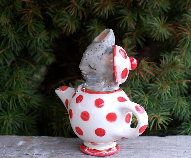 alice in wonderland mouse in teapot