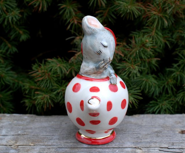 不思議の国のアリスヤマネ磁器の置物ティーポットで眠っているネズミ