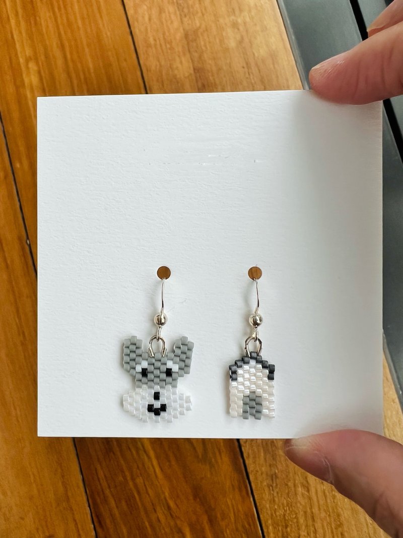 Schnauzer seed Beads Earrings | 925 Serling Ear Hooks or studs - ต่างหู - วัสดุอื่นๆ สีเทา