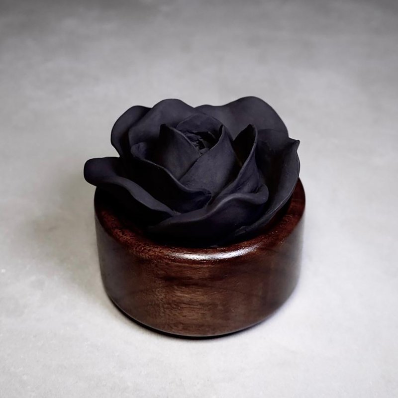 Three-dimensional rose diffuser - Fragrances - Wood 