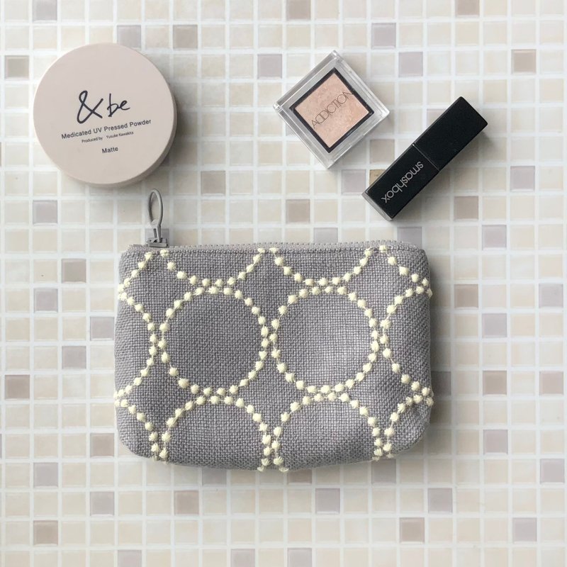 mina perhonen tambourine makeup pouch handmade circle pattern cosmetic pouch small popular color gray - กระเป๋าเครื่องสำอาง - ผ้าฝ้าย/ผ้าลินิน สีเทา