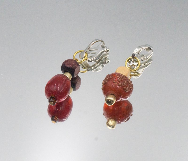 奧地利琉璃耳環・世界的角落 - 耳環/耳夾 - 玻璃 紅色