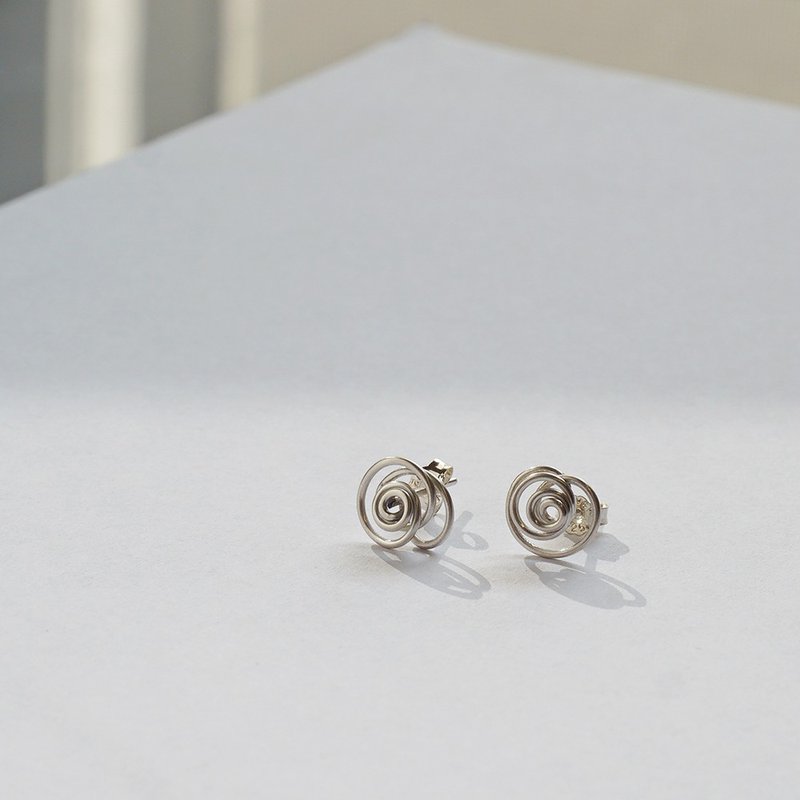 Flower simple ear earrings - Earrings & Clip-ons - Silver Silver