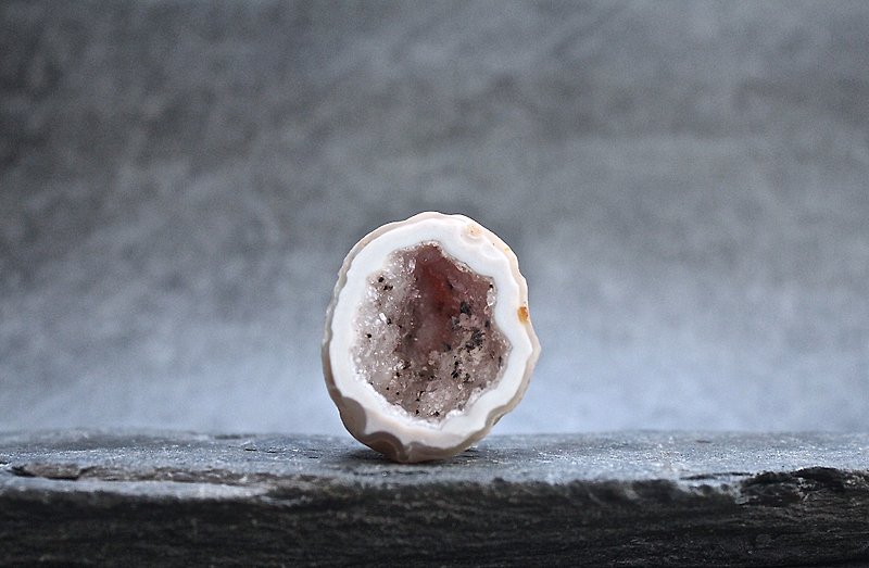 石栽 SHIZAI-瑪瑙水晶洞-含礦物盒 - 裝飾/擺設  - 水晶 灰色