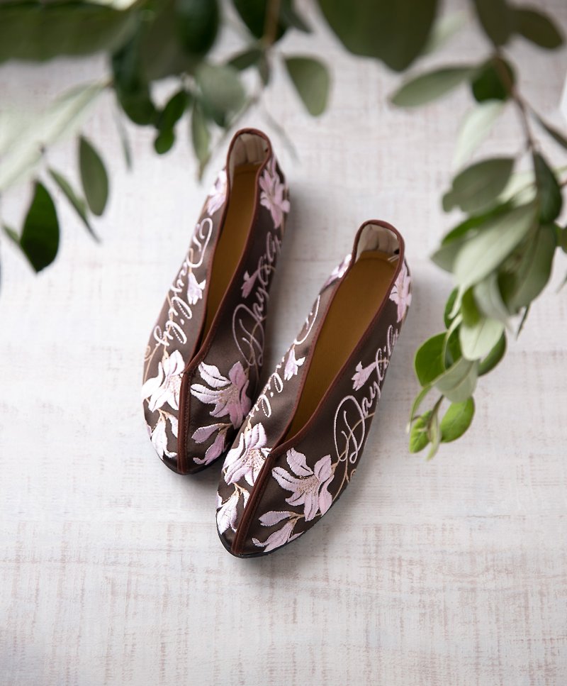 Pinkoi Exclusive | DAYLILY Handmade China Shoes - อื่นๆ - ไฟเบอร์อื่นๆ สีนำ้ตาล