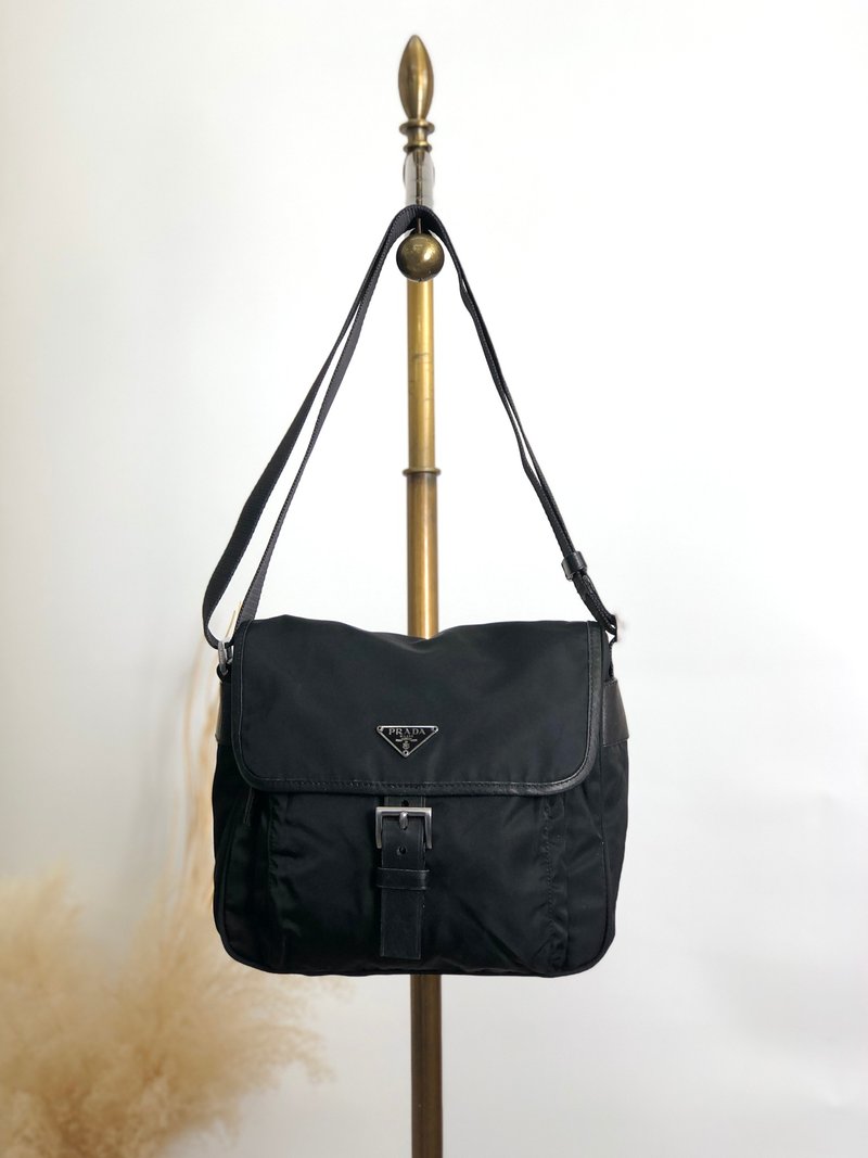 【 日本直送　名牌中古包 】PRADA プラダ ショルダーバッグ ブラック トライアングルロゴ ナイロン フロントバックル vintage 5spz5k - 側背包/斜背包 - 尼龍 黑色