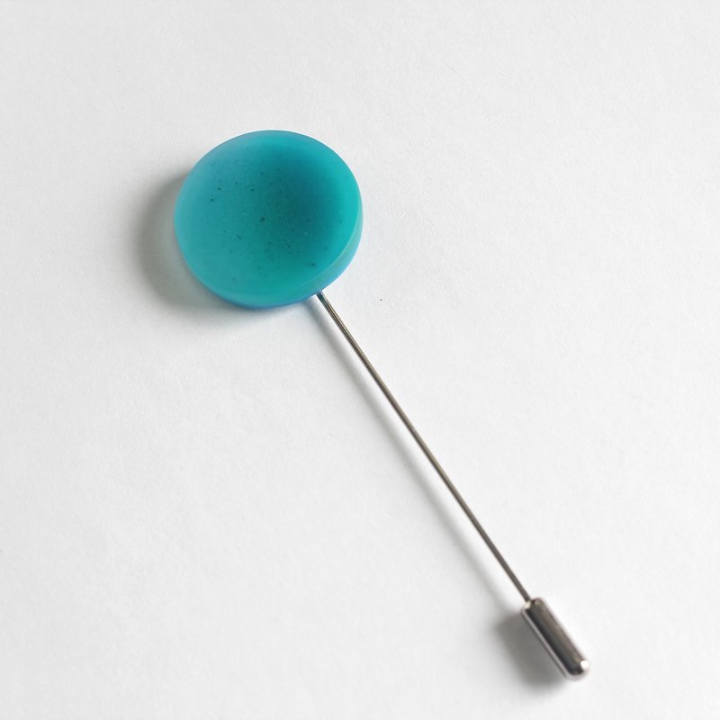 樹脂別針 / 彩色月亮 - 淺藍綠 - 胸針/心口針 - 樹脂 藍色
