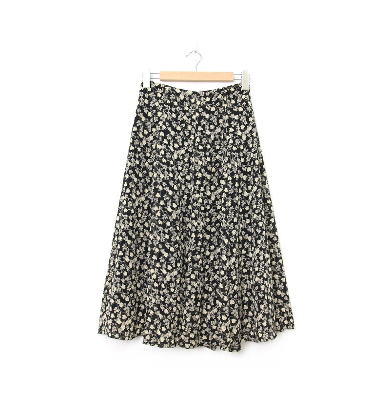 Back to Green:: 經典圓裙  黑底 攀藤花 vintage skirt - 裙子/長裙 - 聚酯纖維 