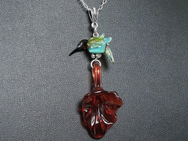 Humming Bird Necklace Lampwork Murano Glass Red Flower Pendant Necklace Jewelry - 項鍊 - 玻璃 紅色