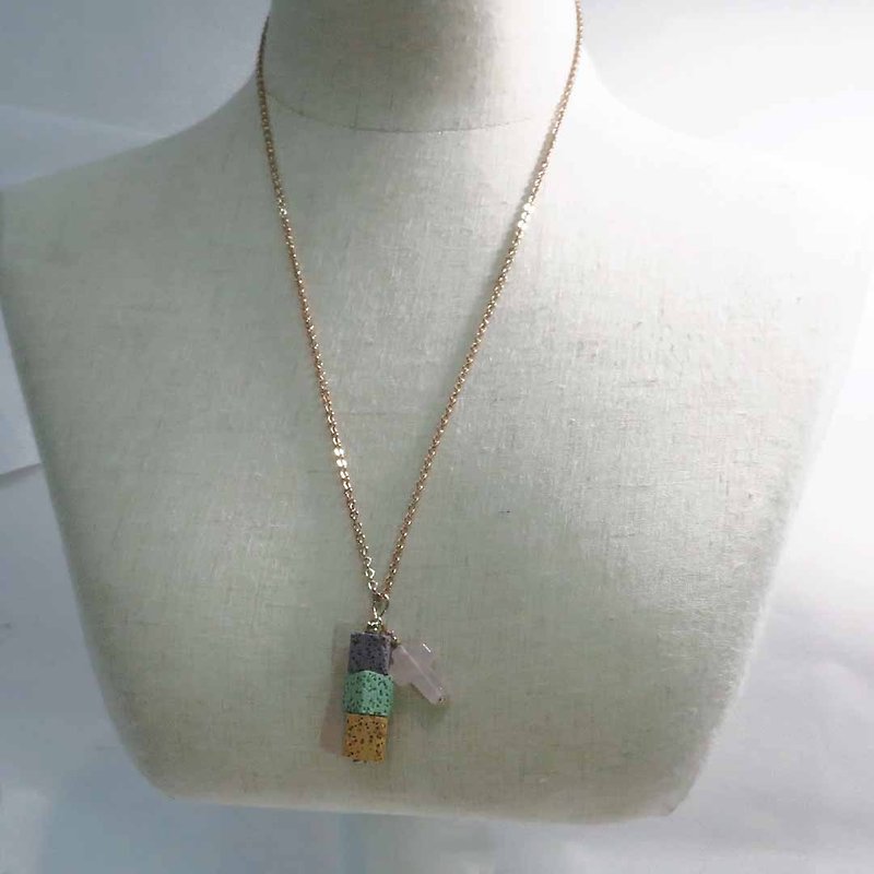 Rose Quartz Cross Diffuser 3 Cubes Aroma Rock Necklace Titanium Mid Length - Necklaces - Crystal Pink