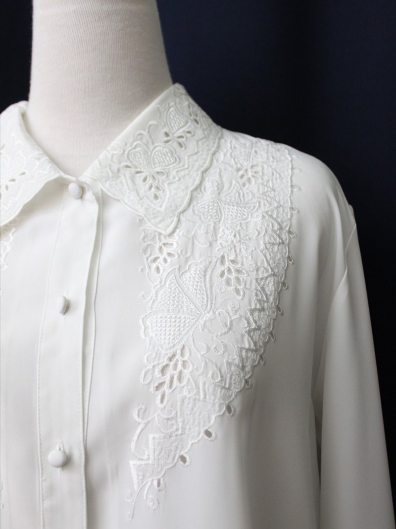【RE1208T1690】韓國製典雅復古雕花刺繡白色古著襯衫 - 女襯衫 - 聚酯纖維 白色