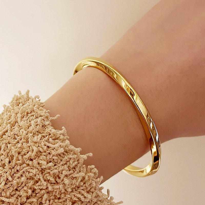 【CReAM】Sylvia American Light Luxury Twist Plated 18K Gold Simple Bracelet for Women - สร้อยข้อมือ - โลหะ 