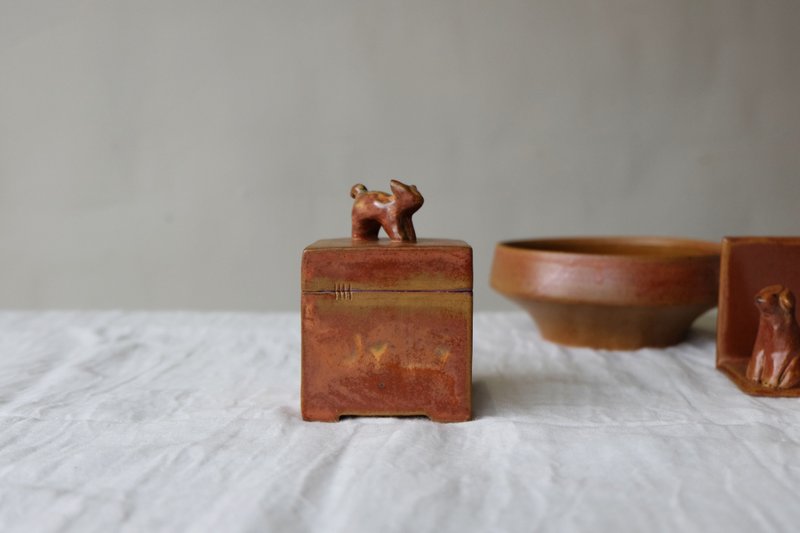 茶葉褐 小貓陶盒 - 擺飾/家飾品 - 陶 咖啡色