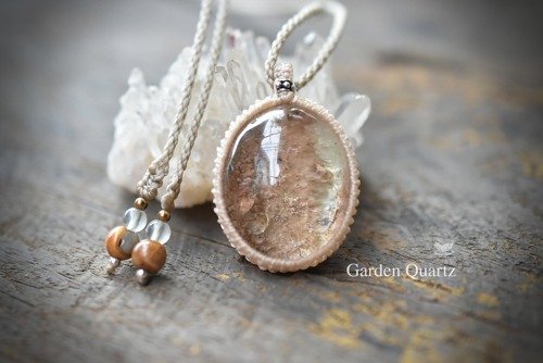 のマクラメネックレス 優しい断層 ガーデンクォーツ マクラメネックレス1073