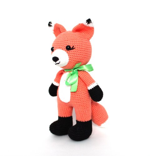 キツネのぬいぐるみあみぐるみ赤ちゃんへのキツネのプレゼント