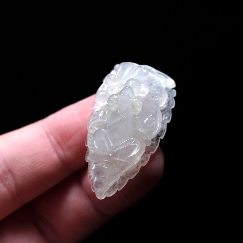 冰種翡翠巧雕呱呱來財一葉致富 | 天然緬甸玉翡翠A貨 | 送禮 - 吊飾/掛飾 - 玉石 透明