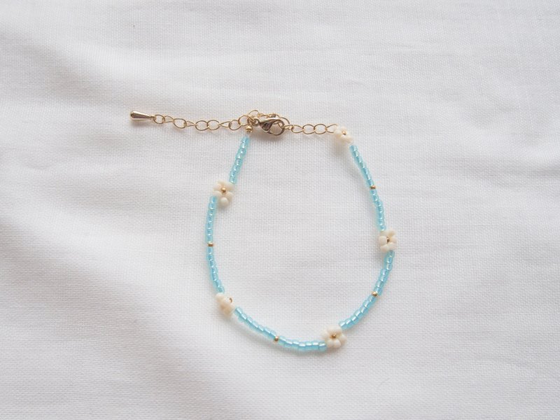 Beaded bracelet [retro blue] Retro bracelet flower - สร้อยข้อมือ - วัสดุอื่นๆ สีน้ำเงิน